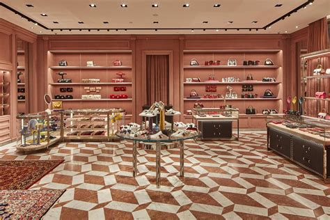 gucci store layout